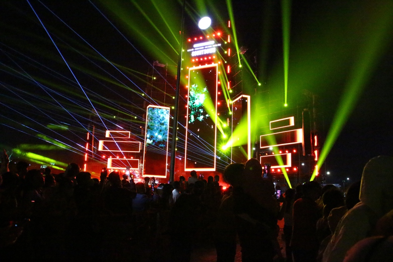 Đồng Nai: Ph&aacute;o hoa rực s&aacute;ng với h&agrave;ng chục ng&agrave;n người h&ograve;a nhịp Countdown đ&oacute;n năm mới 2026- Ảnh 6.