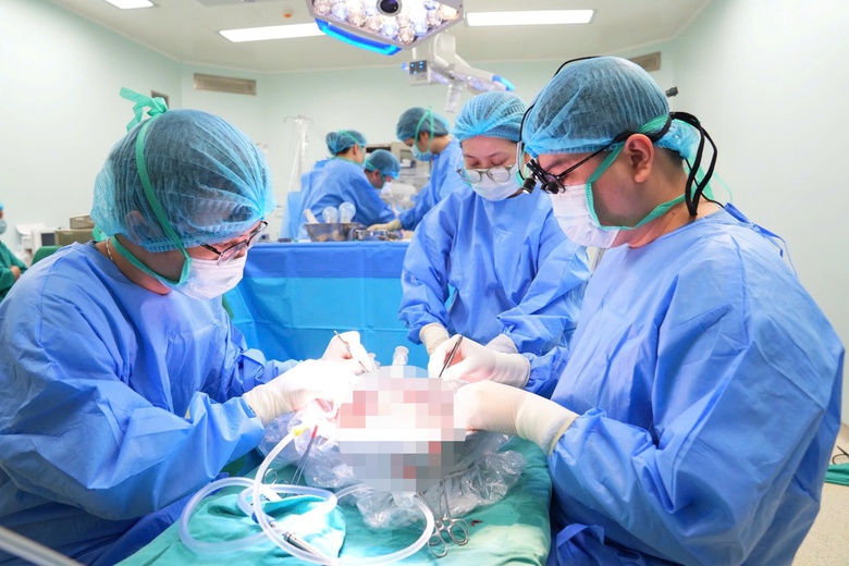 Ng&agrave;y cuối năm, th&agrave;nh c&ocirc;ng gh&eacute;p gan từ người hiến chết n&atilde;o- Ảnh 2.