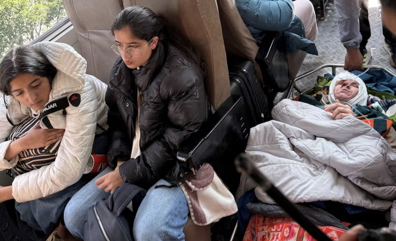 Peru: Hai t&agrave;u t&ocirc;ng trực diện, l&aacute;i t&agrave;u thiệt mạng, 40 người bị thương- Ảnh 1.