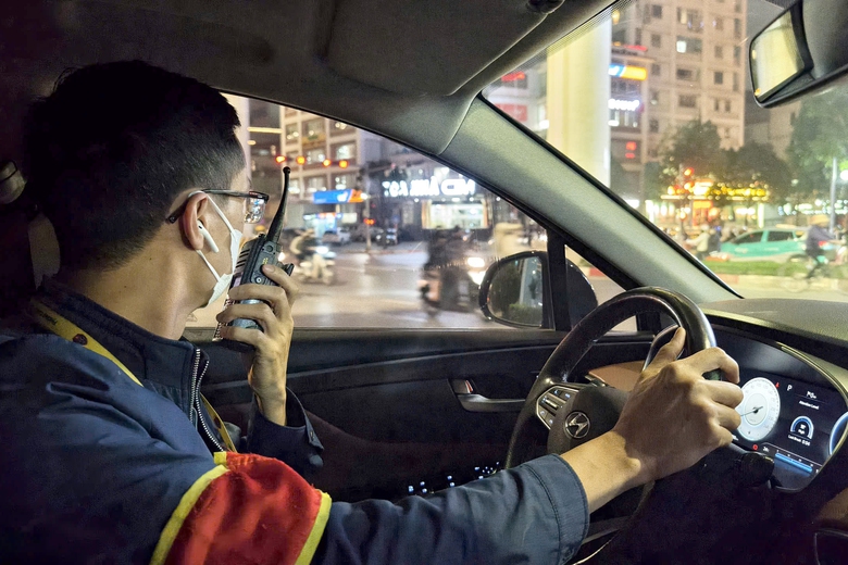 H&agrave; Nội: CSGT h&oacute;a trang, xuy&ecirc;n đ&ecirc;m ngăn t&agrave;i xế "ma men" đ&ecirc;m cuối năm- Ảnh 3.