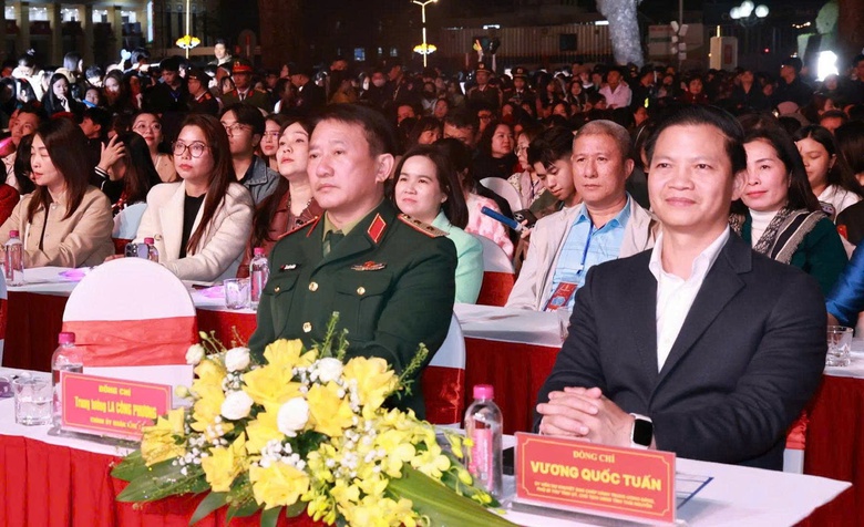 Th&aacute;i Nguy&ecirc;n bừng s&aacute;ng niềm tin v&agrave; kh&aacute;t vọng vươn l&ecirc;n trong đ&ecirc;m đại nhạc hội ch&agrave;o năm mới- Ảnh 2.