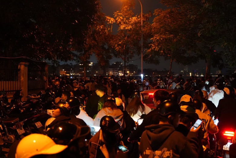 Người dân Hà Nội mãn nhãn đêm pháo hoa chào 2026- Ảnh 6. Người dân Hà Nội mãn nhãn đêm pháo hoa chào 2026- Ảnh 6.