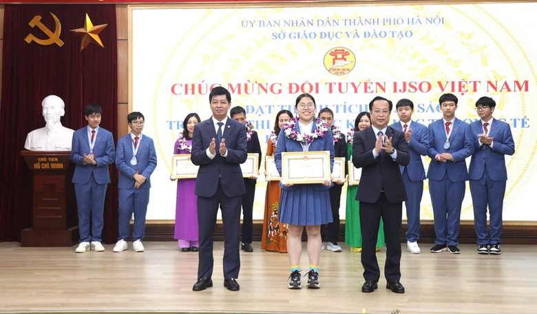 H&agrave; Nội: Gặp mặt, ch&uacute;c mừng th&agrave;nh t&iacute;ch đội tuyển thi Olympic Khoa học trẻ quốc tế- Ảnh 2.