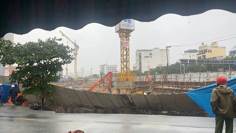 Đ&agrave; Nẵng chỉ đạo khẩn sau vụ hai &ocirc; t&ocirc; rơi xuống hố tử thần- Ảnh 2.