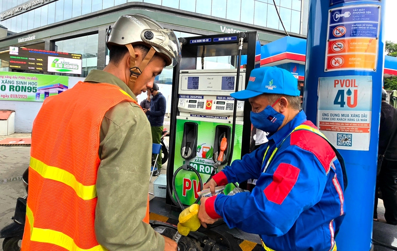 Gi&aacute; xăng tăng mạnh từ chiều 4/12- Ảnh 1.