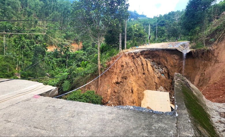 B&atilde;o lũ dồn dập g&acirc;y thiệt hại nặng, Quảng Ng&atilde;i c&ocirc;ng bố t&igrave;nh huống khẩn cấp- Ảnh 2.