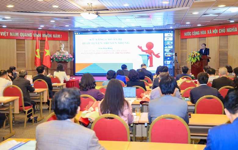 Đảng ủy Bộ X&acirc;y dựng tập huấn c&ocirc;ng t&aacute;c b&aacute;o c&aacute;o vi&ecirc;n, cộng t&aacute;c vi&ecirc;n dư luận x&atilde; hội- Ảnh 4.