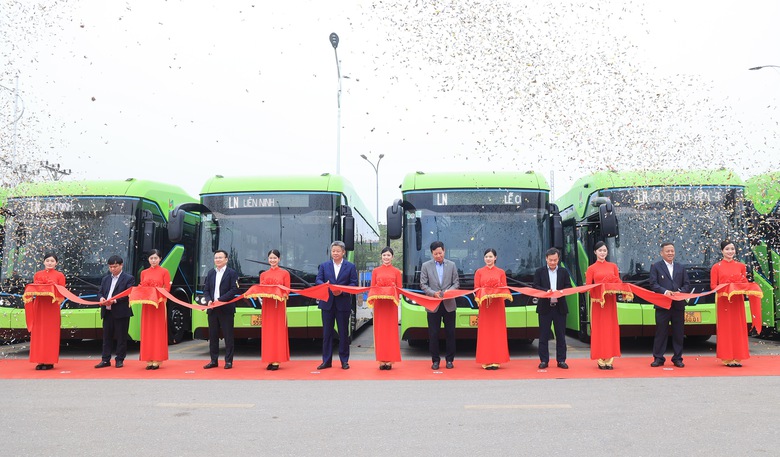 H&agrave; Nội th&ecirc;m một doanh nghiệp chuyển đổi to&agrave;n bộ phương tiện sang xe bu&yacute;t điện
- Ảnh 2.