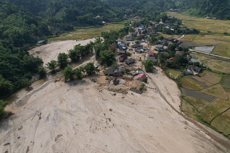 B&agrave;i 2: Hỗ trợ phục hồi sản xuất, kh&ocirc;ng để "tr&ecirc;n n&oacute;ng, dưới lạnh"- Ảnh 2.