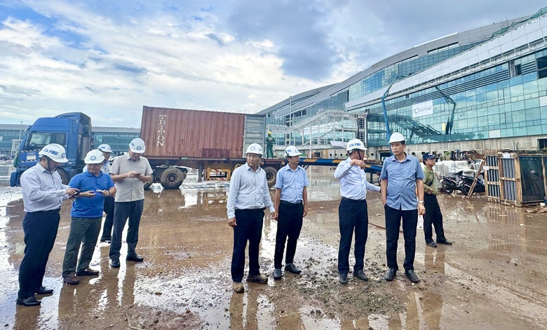 Thứ trưởng Phạm Minh H&agrave; kiểm tra tiến độ Cảng h&agrave;ng kh&ocirc;ng Long Th&agrave;nh - Ảnh 4.