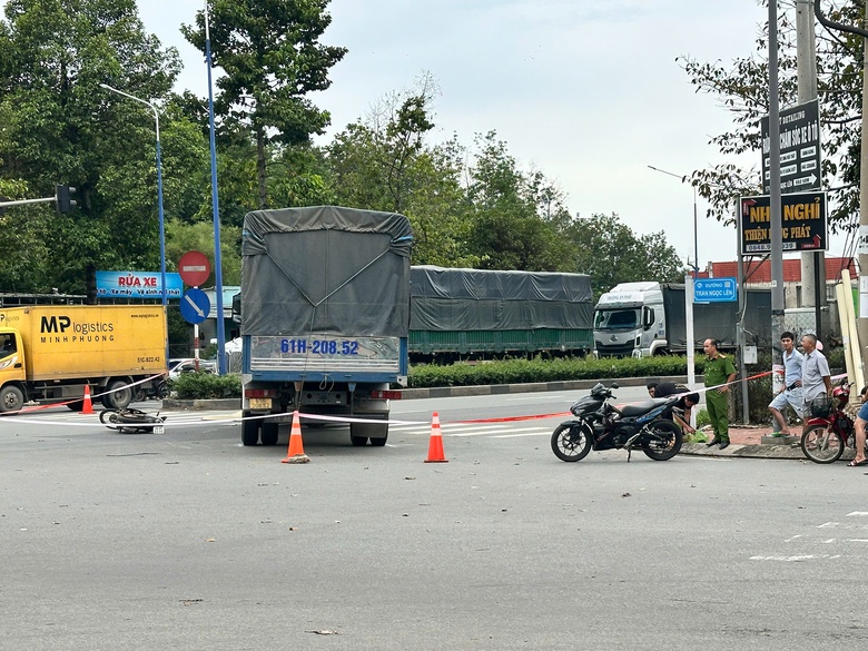 TP.HCM: Xe tải &ocirc;m cua va chạm xe m&aacute;y, người đ&agrave;n &ocirc;ng tử vong thương t&acirc;m- Ảnh 1.