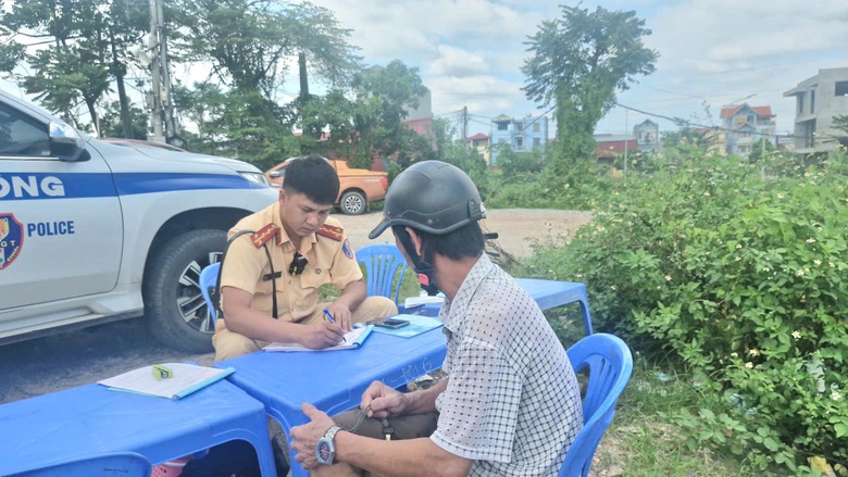 Bắc Ninh: Gần 32.000 tài xế bị trừ điểm GPLX sau khi Luật Trật tự ATGT có hiệu lực- Ảnh 3. Bắc Ninh: Gần 32.000 tài xế bị trừ điểm GPLX sau khi Luật Trật tự ATGT có hiệu lực- Ảnh 3.