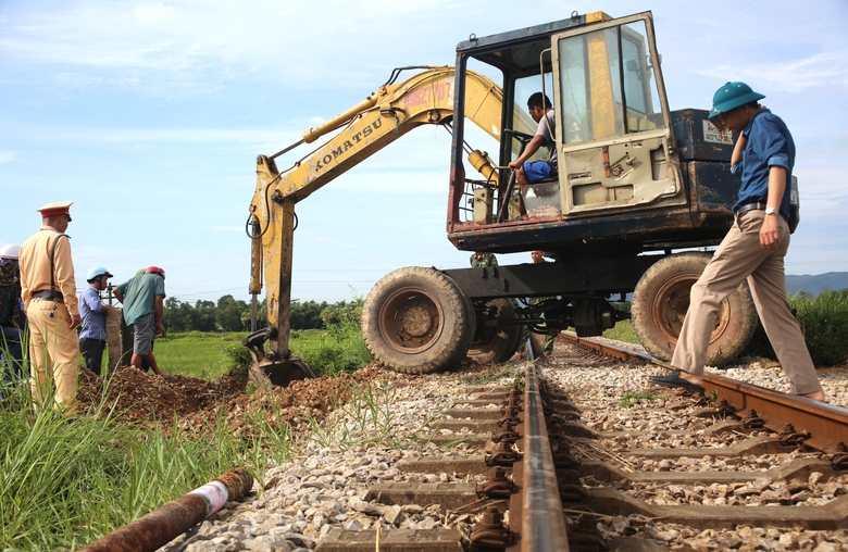 Thanh Ho&aacute;: Siết chặt quản l&yacute;, t&iacute;ch cực tuy&ecirc;n truyền đảm bảo an to&agrave;n giao th&ocirc;ng đường sắt- Ảnh 5.