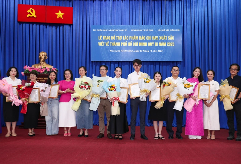 TP.HCM khen thưởng c&aacute;c t&aacute;c phẩm b&aacute;o ch&iacute; xuất sắc qu&yacute; III/2025- Ảnh 3.