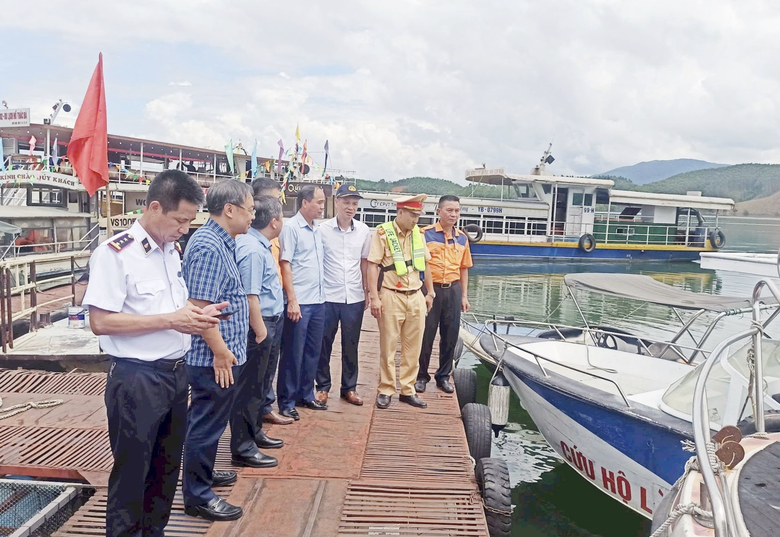 Ứng dụng công nghệ hiện đại, “lá chắn” an toàn cho 4.000km đường thủy miền Bắc, miền Trung- Ảnh 2. Ứng dụng công nghệ hiện đại, “lá chắn” an toàn cho 4.000km đường thủy miền Bắc, miền Trung- Ảnh 2.