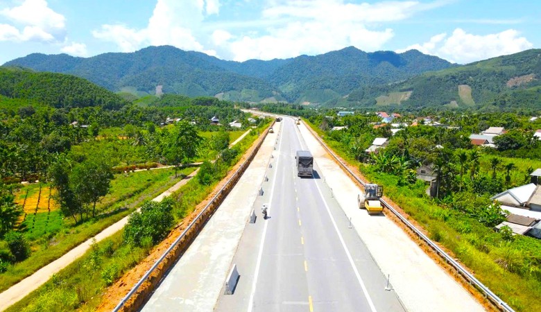 Bộ X&acirc;y dựng th&uacute;c tiến độ dự &aacute;n mở rộng cao tốc La Sơn - H&ograve;a Li&ecirc;n- Ảnh 1.