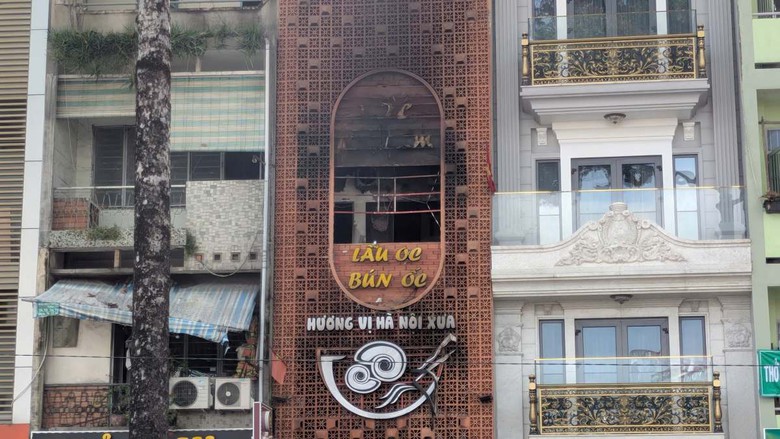 TP.HCM rà soát từng nhà, tháo dỡ “chuồng cọp” sau vụ cháy làm 4 người chết- Ảnh 1. TP.HCM rà soát từng nhà, tháo dỡ “chuồng cọp” sau vụ cháy làm 4 người chết- Ảnh 1.