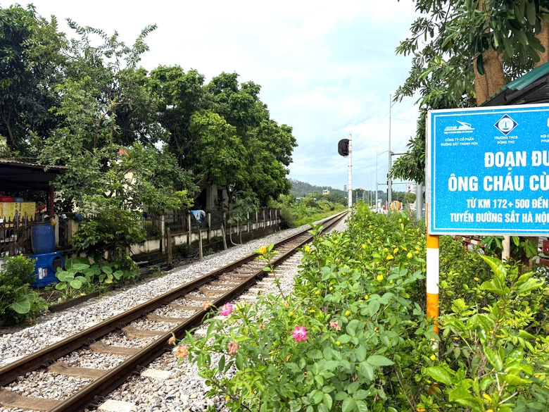 Thanh Ho&aacute;: Siết chặt quản l&yacute;, t&iacute;ch cực tuy&ecirc;n truyền đảm bảo an to&agrave;n giao th&ocirc;ng đường sắt- Ảnh 2.