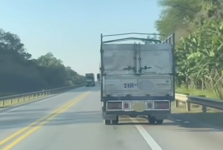 Tường trình của tài xế xe tải bị gọi là "chim mồi" trên cao tốc Nội Bài - Lào Cai- Ảnh 1. Tường trình của tài xế xe tải bị gọi là "chim mồi" trên cao tốc Nội Bài - Lào Cai- Ảnh 1.