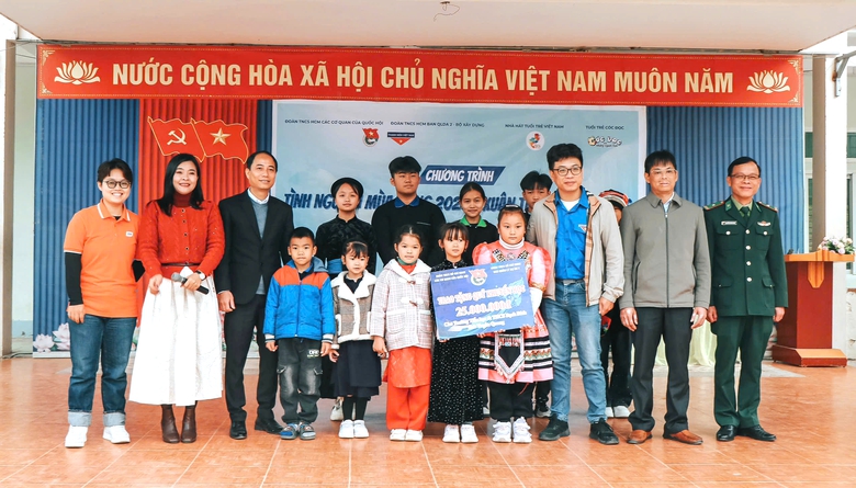 Tuổi trẻ ng&agrave;nh X&acirc;y dựng trao y&ecirc;u thương tới học sinh v&ugrave;ng cao H&agrave; Giang- Ảnh 1.
