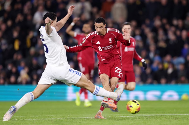 Để thua ph&uacute;t cuối, Liverpool bị Leeds cầm h&ograve;a đ&aacute;ng tiếc- Ảnh 1.