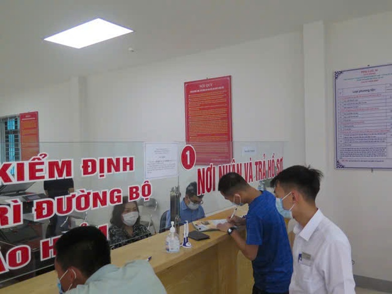 Xe &ocirc; t&ocirc; qu&aacute; hạn đăng kiểm c&oacute; thể bị phạt đến 6 triệu đồng- Ảnh 1.