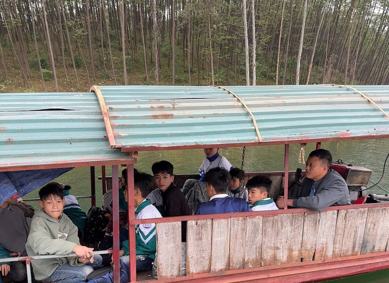 Nhiều vi phạm an to&agrave;n giao th&ocirc;ng đường thủy tại L&agrave;o Cai - Tuy&ecirc;n Quang bị xử l&yacute;- Ảnh 1.