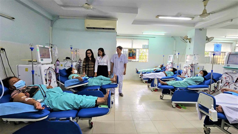 Sử dụng ghế chạy thận - nhiều bệnh nhân ở Khánh Hòa thêm cơ hội điều trị- Ảnh 2. Sử dụng ghế chạy thận - nhiều bệnh nhân ở Khánh Hòa thêm cơ hội điều trị- Ảnh 2.