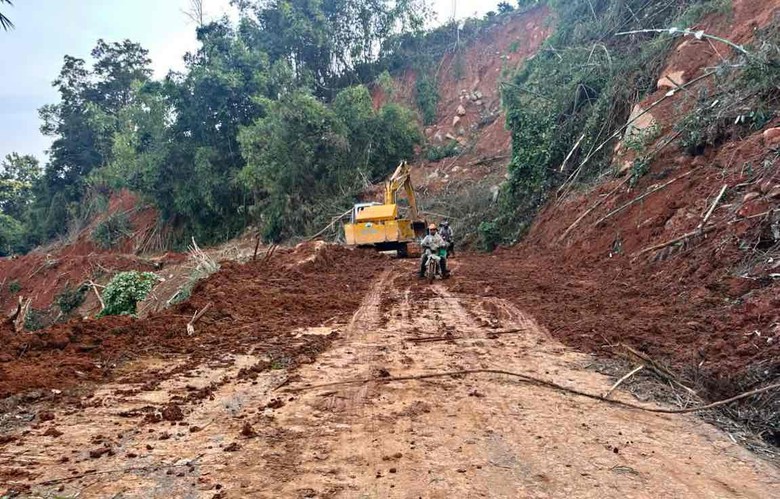 L&acirc;m Đồng: Th&ocirc;ng xe đ&egrave;o Gia Bắc sau nhiều ng&agrave;y gi&aacute;n đoạn v&igrave; sạt lở- Ảnh 1.