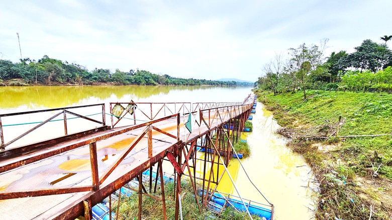 Cận cảnh khắc phục cầu phao La Kh&ecirc; Trẹm ở Huế bị lũ đ&aacute;nh g&atilde;y- Ảnh 12.