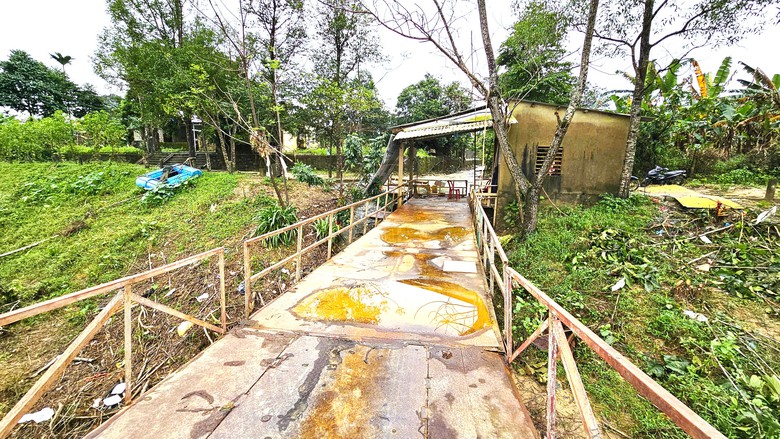 Cận cảnh khắc phục cầu phao La Kh&ecirc; Trẹm ở Huế bị lũ đ&aacute;nh g&atilde;y- Ảnh 10.