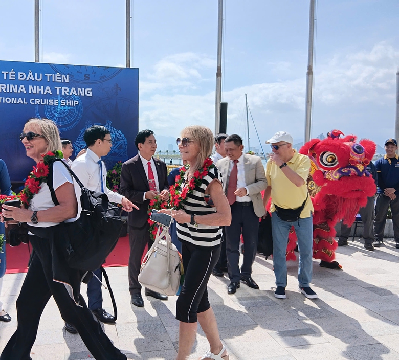 Đ&oacute;n t&agrave;u biển quốc tế chở  2.700 du kh&aacute;ch đến Nha Trang- Ảnh 1.