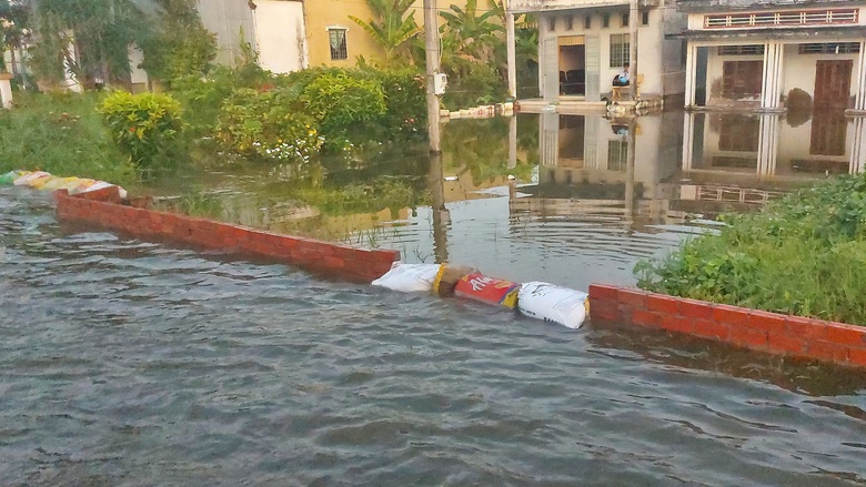 Triều cường d&acirc;ng cao, tuyến quốc lộ 1 qua C&agrave; Mau ngập s&acirc;u- Ảnh 3.