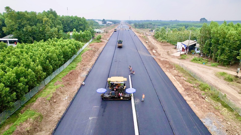 Gỡ nguồn vật liệu, cao tốc Biên Hòa - Vũng Tàu tăng tốc để thông xe kỹ thuật ngày 19/12- Ảnh 1. Gỡ nguồn vật liệu, cao tốc Biên Hòa - Vũng Tàu tăng tốc để thông xe kỹ thuật ngày 19/12- Ảnh 1.