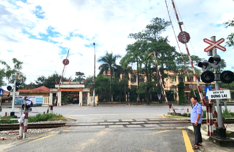 Đẩy nhanh x&oacute;a bỏ lối đi tự mở, bảo đảm an to&agrave;n tuyến đường sắt Bắc - Nam- Ảnh 2.