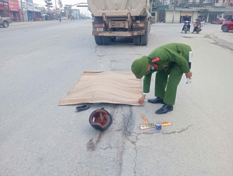 Xe tải va chạm xe m&aacute;y tr&ecirc;n quốc lộ 1 qua H&agrave; Tĩnh, một người tử vong- Ảnh 1.