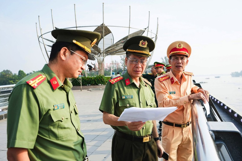 Cần Thơ huy động lực lượng đảm bảo an to&agrave;n lễ hội lễ hội Văn h&oacute;a S&ocirc;ng nước 2025- Ảnh 4.