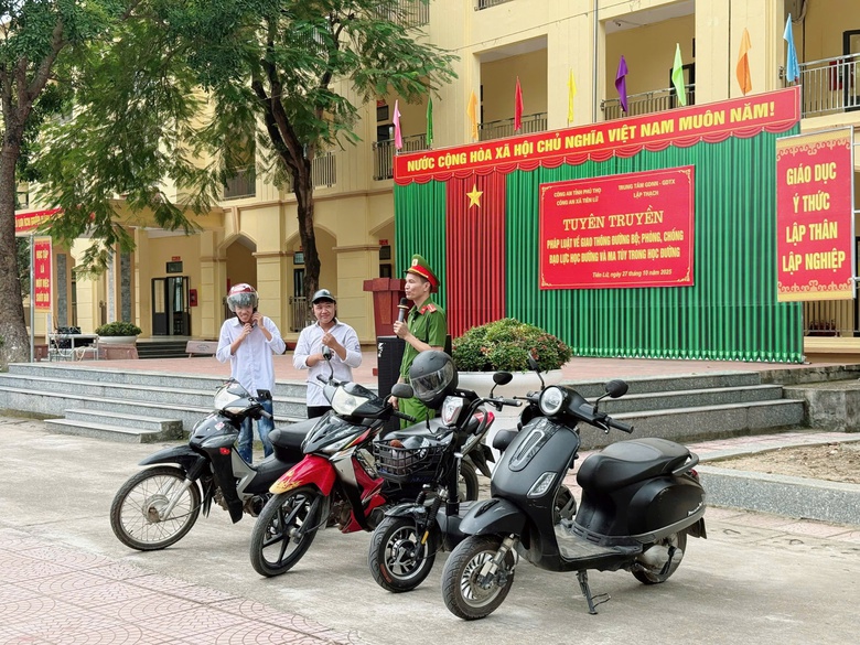 Phú Thọ: Nâng cao nhận thức và hình thành văn hóa giao thông cho học sinh THPT- Ảnh 3. Phú Thọ: Nâng cao nhận thức và hình thành văn hóa giao thông cho học sinh THPT- Ảnh 3.
