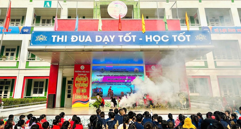 H&agrave; Nội: Tăng cường kỹ năng ph&ograve;ng ch&aacute;y chữa ch&aacute;y cho học sinh- Ảnh 4.