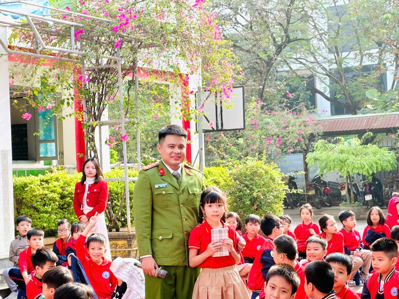 H&agrave; Nội: Tăng cường kỹ năng ph&ograve;ng ch&aacute;y chữa ch&aacute;y cho học sinh- Ảnh 5.