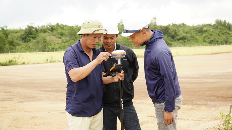 Chạy đua tiến độ, rộn r&atilde; tiếng m&aacute;y tr&ecirc;n c&ocirc;ng trường dự &aacute;n Cảng h&agrave;ng kh&ocirc;ng Ph&ugrave; C&aacute;t- Ảnh 3.