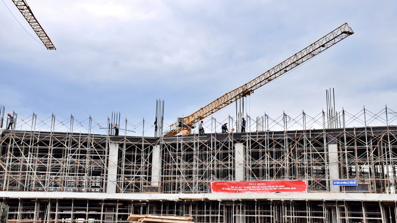 Kiểm tra, đ&ocirc;n đốc tiến độ thi c&ocirc;ng Bệnh viện Đa khoa 1.200 giường ở C&agrave; Mau- Ảnh 2.