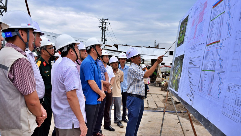 Kiểm tra, đ&ocirc;n đốc tiến độ thi c&ocirc;ng Bệnh viện Đa khoa 1.200 giường ở C&agrave; Mau- Ảnh 1.