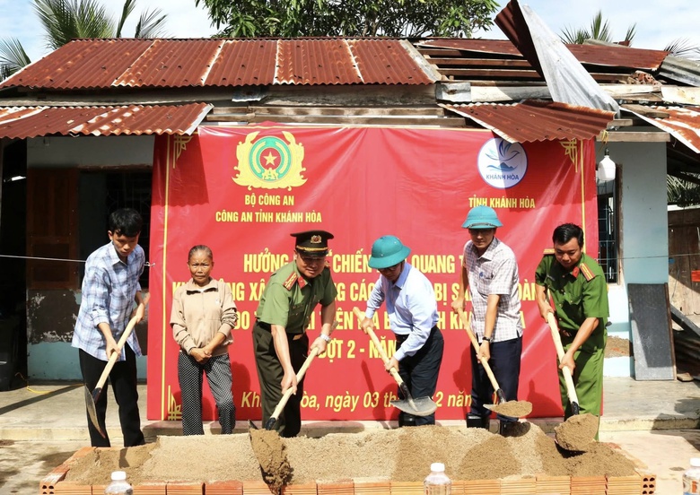 Khởi c&ocirc;ng 47 căn nh&agrave; trong &ldquo;Chiến dịch Quang Trung&rdquo;, tăng tốc hỗ trợ d&acirc;n v&ugrave;ng lũ Kh&aacute;nh H&ograve;a- Ảnh 1.