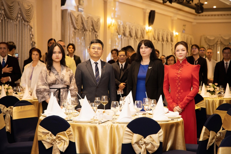 Lãnh sự quán Romania kỷ niệm 75 năm quan hệ Việt Nam - Romania tại TP.HCM- Ảnh 3. Lãnh sự quán Romania kỷ niệm 75 năm quan hệ Việt Nam - Romania tại TP.HCM- Ảnh 3.