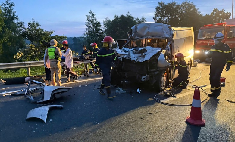 CSGT sẽ kiểm tra 24/24h, nghi&ecirc;m trị xe hợp đồng tr&aacute; h&igrave;nh, xe chạy ph&aacute; lộ tr&igrave;nh- Ảnh 2.