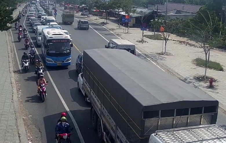 Cầu Rạch Miễu li&ecirc;n tục phải điều tiết giao th&ocirc;ng một chiều, 5 lần xả trạm ng&agrave;y m&ugrave;ng 4 Tết- Ảnh 2.