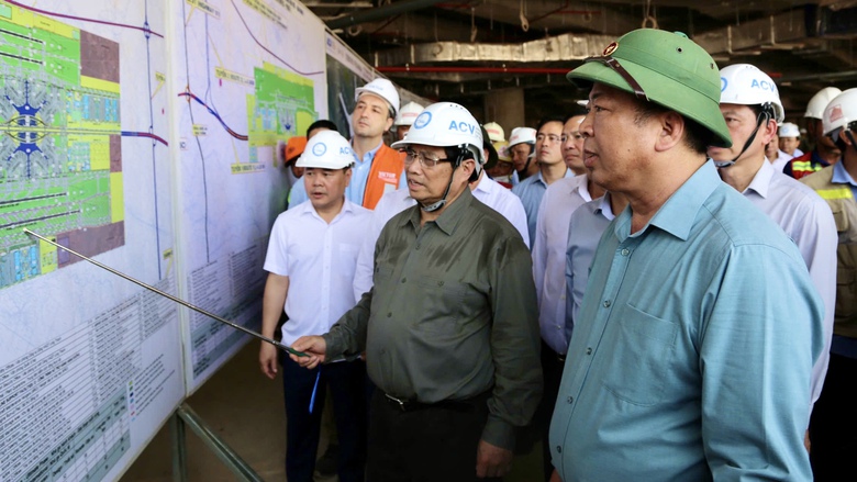 Thủ tướng ch&uacute;c Tết, kiểm tra tại s&acirc;n bay Long Th&agrave;nh- Ảnh 5.
