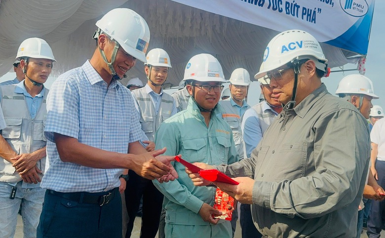 Thủ tướng: Cầu Nhơn Trạch thi c&ocirc;ng tốt, cần tăng tốc về đ&iacute;ch sớm- Ảnh 2.