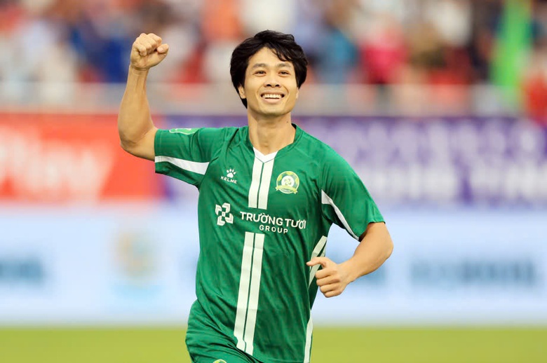 Đang tr&ecirc;n đ&agrave; trở lại, C&ocirc;ng Phượng gặp hạn ở đội b&oacute;ng hạng Nhất- Ảnh 1.